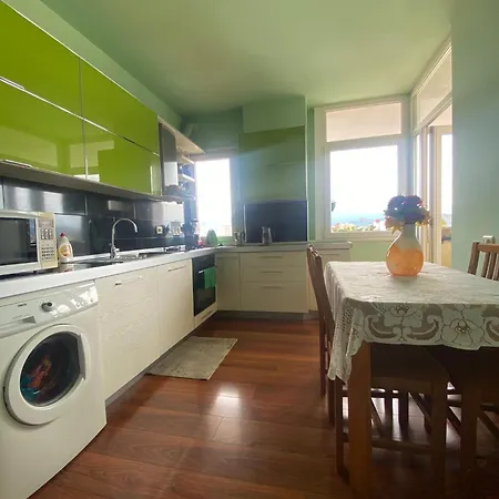 아파트 The Night Centre *